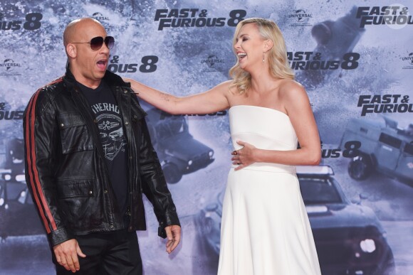 Vin Diesel et Charlize Theron lors de la première du film "Fast & Furious 8" au cinéma CineStar IMAX à Berlin, Allemagne, le 4 avril 2017.