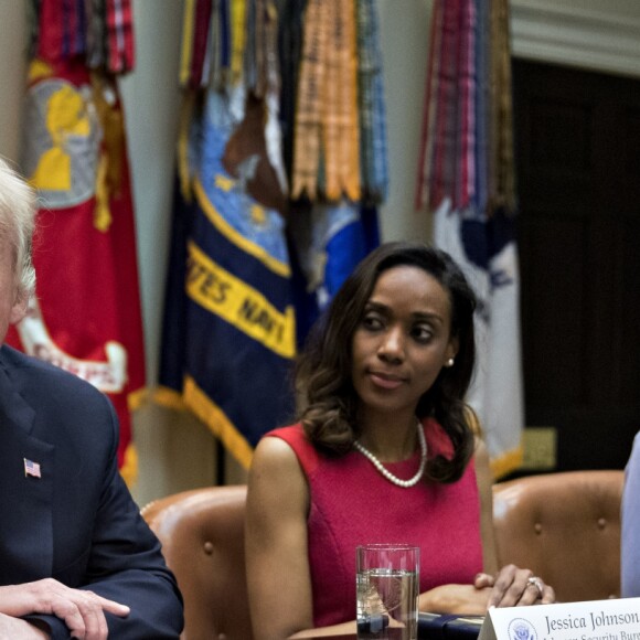 Donald Trump, Jessica Johnson (présidente de Johnson Security Bureau Inc.) et Ivanka Trump à la Maison Blanche. Washington, le 27 mars 2017.