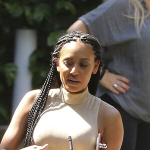 Mel B à la sortie de son domicile, Los Angeles, après son annonce officielle de son divorce avec Stephen Bela­fonte, le 5 avril 2017.