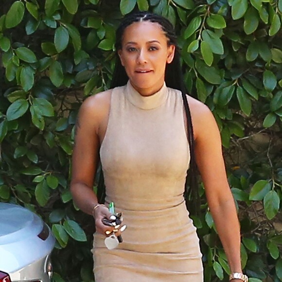 Mel B à la sortie de son domicile, Los Angeles, après son annonce officielle de son divorce avec Stephen Bela­fonte, le 5 avril 2017.