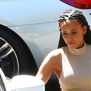 Mel B à la sortie de son domicile, Los Angeles, après son annonce officielle de son divorce avec Stephen Bela­fonte, le 5 avril 2017.