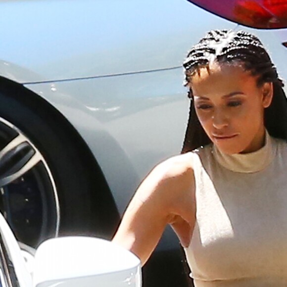 Mel B à la sortie de son domicile, Los Angeles, après son annonce officielle de son divorce avec Stephen Bela­fonte, le 5 avril 2017.