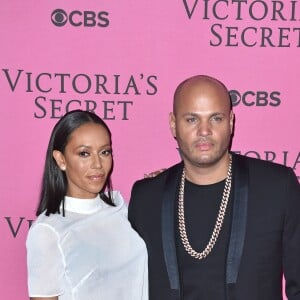 Melanie Brown (Mel B) et son mari Stephan Belafonte - Photocall du défilé Victoria's Secret à Londres, le 2 décembre 2014.