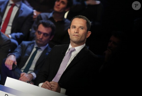Benoît Hamon, candidat à l'élection présidentielle du Parti Socialiste (PS) sur le plateau du ''Grand Débat'' des 11 candidats à l'élection présidentielle organisé par les chaînes de télévision BFM TV et CNews, à La Plaine-Saint-Denis, banlieue parisienne, France, le 4 avril 2017. © Dominique Jacovides/Bestimage