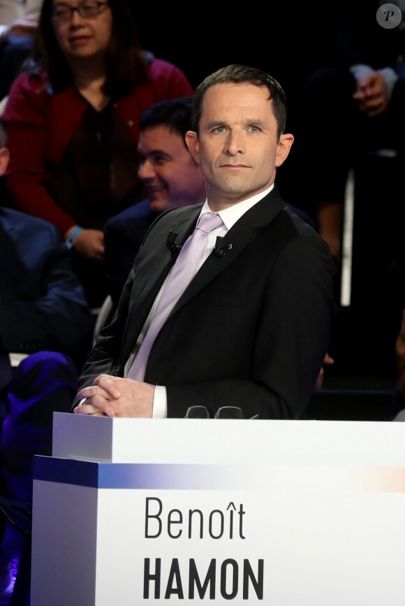 Benoît Hamon, candidat à l'élection présidentielle du Parti Socialiste (PS) sur le plateau du ''Grand Débat'' des 11 candidats à l'élection présidentielle organisé par les chaînes de télévision BFM TV et CNews, à La Plaine-Saint-Denis, banlieue parisienne, France, le 4 avril 2017. © Dominique Jacovides/Bestimage