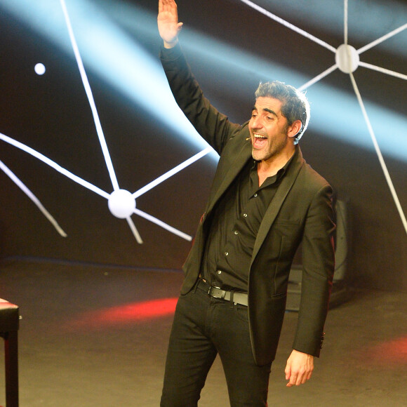Exlcusif - Ary Abittan sur la scène de la Cigale lors de son nouveau spectacle "My story" à Pari le 4 mars 2017. © Coadic Guirec/Bestimage