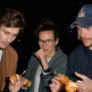 Exclusif - Léa Arnezeder, et son compagnon Jean-Baptiste Maunier, Lorie (Laure Pester) et son compagnon Roby Schinasi - Soirée de lancement du restaurant "Hardy" le 18 octobre 2016. Sandra de Matteis, directrice de l'agence Sandra & Co, a lancé "Hardy" le restaurant ouvert par son compagnon, Tomer Sisley en association avec Ben Delpech, restaurateur depuis 20 ans. Situé au 44 Bd Voltaire dans le 11ème à Paris, "Hardy" est un bistrot où l'on déguste des plats traditionnels revisités. Passionné de gastronomie, amoureux de la vie et touche à tout, Tomer Sisley s'investit pleinement dans ce nouveau projet! © Veeren/Bestimage (No Web No Blog pour la Belgique et la Suisse)18/10/2016 - Paris