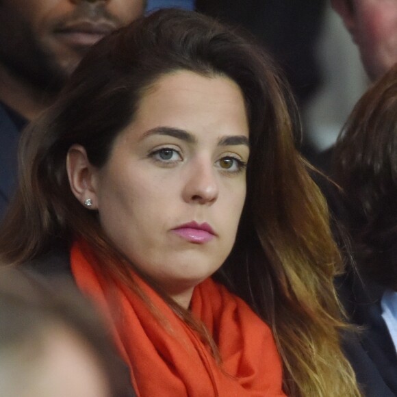 Anouchka Delon et son compagnon Julien Dereims - People dans les tribunes du match de football PSG-Guingamp (4-0) au Parc des Princes à Paris, le 9 avril 2017.