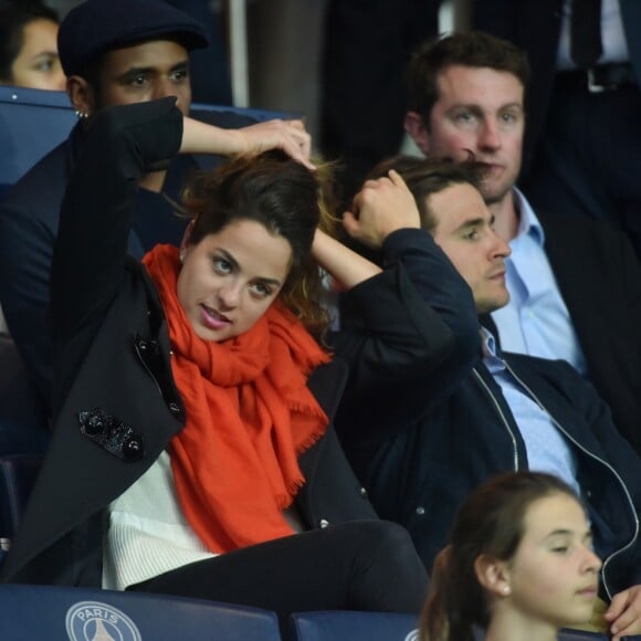 Anouchka Delon et son compagnon Julien Dereims - People dans les tribunes du match de football PSG-Guingamp (4-0) au Parc des Princes à Paris, le 9 avril 2017.