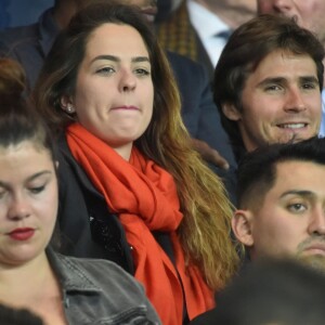 Anouchka Delon et son compagnon Julien Dereims - People dans les tribunes du match de football PSG-Guingamp (4-0) au Parc des Princes à Paris, le 9 avril 2017.