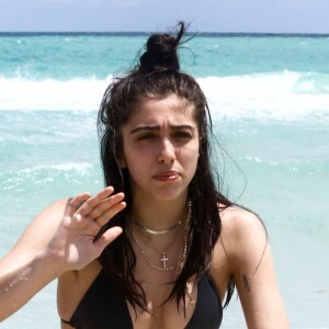 Lourdes Leon lors d'une journée à la plage à Miami avec ses amis le 10 avril 2017