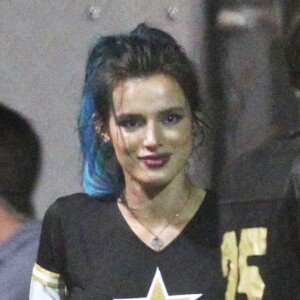 Bella Thorne embrasse Cody Christian sur le tournage de ‘Assassination Nation' à La Nouvelle-Orléans, le 9 mars 2017
