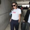 Victoria Beckham arrive à l'aéroport de LAX à Los Angeles, le 17 avril 2017.