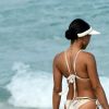 Karrueche Tran profite d'une belle journée ensoleillée avec des amis sur la plage de Miami. Le 15 avril 2017.