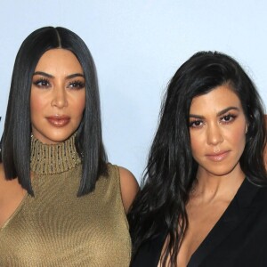 Kim Kardashian et sa soeur Kourtney Kardashian lors de la première "The Promise" à Hollywood, le 12 avril 2017.