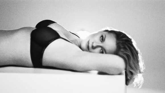 Kirsten Dunst pour Calvin Klein Underwear. Campagne "Calvin Klein or Nothing at All", printemps 2017.