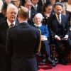 Mr. Kenneth Barrass décoré (MBE) dans l'ordre de l'empire britannique par le prince William lors d'une cérémonie à Buckingham Palace le 19 avril 2017.