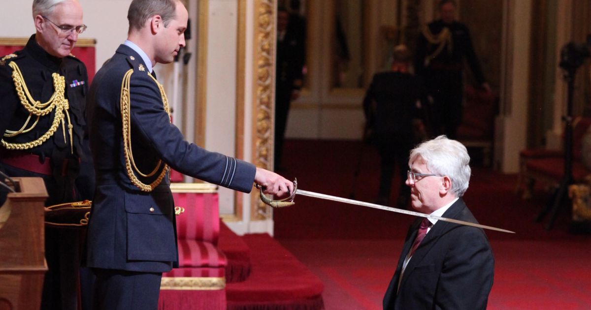 Sir David Sloman est anobli dans l'ordre de l'empire britannique par le ...