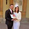Jessica Ennis-Hill, enceinte et au côté de son mari David Hill, a été décorée (Dame Commandeur) dans l'ordre de l'empire britannique par le prince William lors d'une cérémonie à Buckingham Palace le 19 avril 2017.