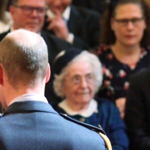 Victoria Beckham a été décorée (OBE) dans l'ordre de l'empire britannique par le prince William lors d'une cérémonie à Buckingham Palace le 19 avril 2017.