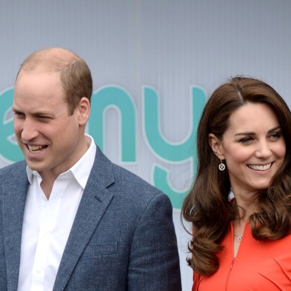 Kate Middleton, duchesse de Cambridge, le prince William et le prince Harry inauguraient ensemble le 20 avril 2017 la Global Academy de Hayes, à l'ouest de Londres, qui forment des étudiants aux métiers des médias.