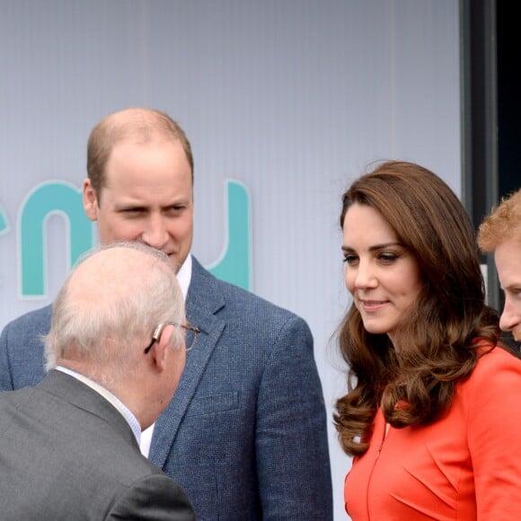 Kate Middleton, duchesse de Cambridge, le prince William et le prince Harry inauguraient ensemble le 20 avril 2017 la Global Academy de Hayes, à l'ouest de Londres, qui forment des étudiants aux métiers des médias.