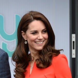 Kate Middleton, duchesse de Cambridge, le prince William et le prince Harry inauguraient ensemble le 20 avril 2017 la Global Academy de Hayes, à l'ouest de Londres, qui forment des étudiants aux métiers des médias.