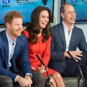 Kate Middleton, duchesse de Cambridge, le prince William et le prince Harry inauguraient ensemble le 20 avril 2017 la Global Academy de Hayes, à l'ouest de Londres, qui forment des étudiants aux métiers des médias.