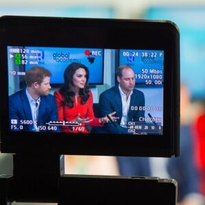 Kate Middleton, duchesse de Cambridge, le prince William et le prince Harry inauguraient ensemble le 20 avril 2017 la Global Academy de Hayes, à l'ouest de Londres, qui forment des étudiants aux métiers des médias.