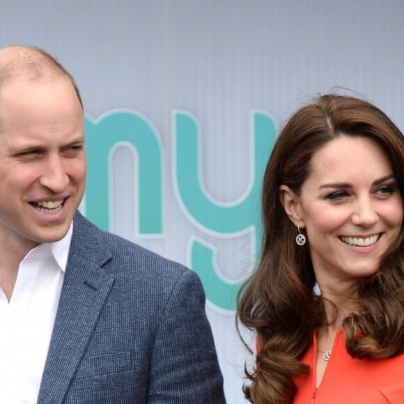 Kate Middleton, duchesse de Cambridge, le prince William et le prince Harry inauguraient ensemble le 20 avril 2017 la Global Academy de Hayes, à l'ouest de Londres, qui forment des étudiants aux métiers des médias.