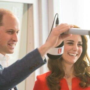 Kate Middleton, duchesse de Cambridge, le prince William et le prince Harry inauguraient ensemble le 20 avril 2017 la Global Academy de Hayes, à l'ouest de Londres, qui forment des étudiants aux métiers des médias.