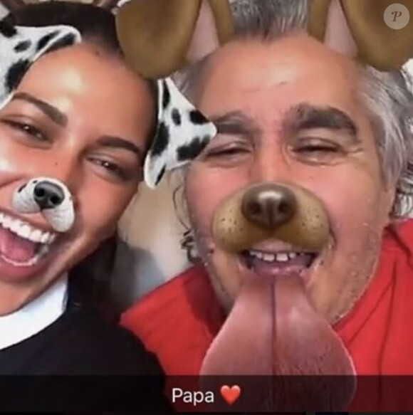 Ayem Nour heureuse au côté de son papa - Snapchat, avril 2017