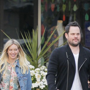 Hilary Duff retrouve son ex mari Mike Comrie pour aller diner des sushis en famille avec leur fils Luca à Beverly Hills. Le 26 mars 2017