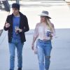 Hilary Duff se promène avec son nouveau compagnon Matthew Koma dans le quartier de Santa Barbara à Los Angeles le 15 janvier 2017.