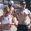 Hilary Duff et son compagnon Matthew Koma profitent d'une belle journée ensoleillée en amoureux sur une plage au Costa Rica le 15 février 2017