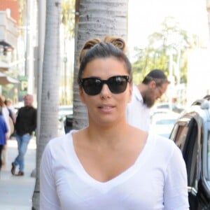 Exclusif - Eva Longoria en jogging à la sortie du spa Anastasia à Beverly Hills, le 13 avril 2017  Exclusive - Actress Eva Longoria was seen leaving Anastasia Spa in Beverly Hills, California on April 13, 2017. The Actress was in a fine but casual mood as she strolled through Beverly Hills with wearing sweatpants and no make-up13/04/2017 - Los Angeles