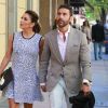 Eva Longoria et son mari Jose Baston font du shopping main dans la main à Madrid le 4 avril 2017.  Actress Eva Longoria and husband Jose Baston in Madrid on Tuesday 4 April 201704/04/2017 - Madrid