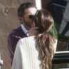 Exclusif - Eva Longoria et son mari Jose Baston sont allés prendre le petit déjeuner en amoureux et se sont embrassés et câlinés avant de monter en voiture à Beverly Hills, le 30 janvier 2017  Exclusive - ctress Eva Longoria and her husband Jose Baston are spotted out for breakfast in Beverly Hills, California on January 30, 2017. Eva could be stuffing her face before packing on the PDA with Jose after breakfast.30/01/2017 - Los Angeles