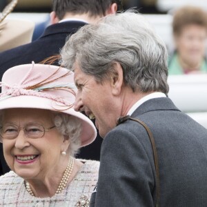 La reine Elizabeth II assistait aux courses à l'hippodrome de Newbury, le 21 avril 2017, le jour de son 91e anniversaire.