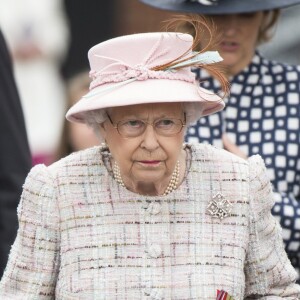 La reine Elizabeth II assistait aux courses à l'hippodrome de Newbury, le 21 avril 2017, le jour de son 91e anniversaire.