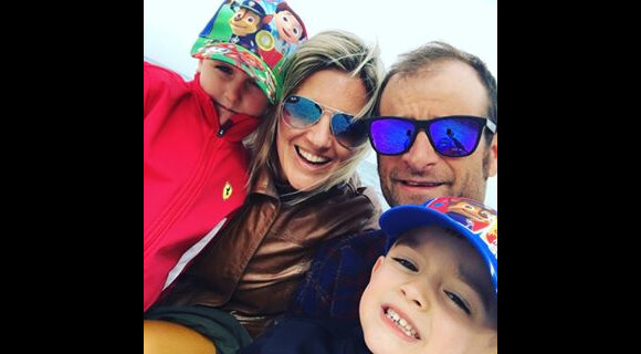 Michele Scarponi, sa compagne Anna Tommasi et leurs jumeaux, photo de profil Instagram d'Anna. Le coureur cycliste italien de l'équipe Astana a été tué samedi 22 avril 2017 par un camion lors d'une sortie d'entraînement près de chez lui dans la province d'Ancône.