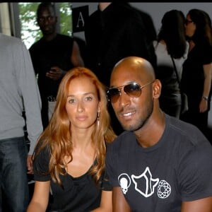Nicolas Anelka et sa femme Barbara en juin 2007 lors d'un défilé Ungaro au Musée de l'Homme à Paris.