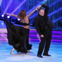 Gérard Depardieu improbable mais bien accompagné : Sa danse sobre et élégante