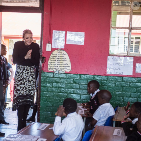 La princesse Charlene de Monaco de retour en avril 2017 à l'école primaire Gugulesizwe à Benoni en Afrique du Sud, où elle avait lancé en 2012 sa fondation. Photo Instagram officiel HSH Princess Charlene.
