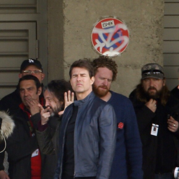 Christopher McQuarrie, le réalisateur - Tom Cruise tourne une scène du prochain épisode de Mission Impossible 6 quai Austerlitz à Paris le 24 avril 2017.