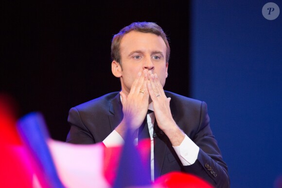 Emmanuel Macron (candidat du mouvement ''En marche !'') lors de son discours après l'annonce des résultats du premier tour de l'élection présidentielle 2017 au Parc des Expositions de la Porte de Versailles. France, Paris, le 23 avril 2017. Emmanuel Macron arrive en tête avec 23,9% et M.Le Pen avec 21,7%. © Cyril Moreau/Bestimage