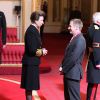 Jason Kenny reçoit les insignes de commandeur dans l'ordre de l'empire britannique (CBE) des mains de la princesse Anne, le 25 avril 2017 au palais de Buckingham à Londres.