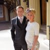 Jason Kenny et sa femme Laura Kenny, enceinte, ont reçu en même temps les insignes de commandeur dans l'ordre de l'empire britannique (CBE) des mains de la princesse Anne, le 25 avril 2017 au palais de Buckingham à Londres.