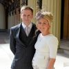 Jason Kenny et sa femme Laura Kenny, enceinte, ont reçu en même temps les insignes de commandeur dans l'ordre de l'empire britannique (CBE) des mains de la princesse Anne, le 25 avril 2017 au palais de Buckingham à Londres.