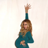 Beyoncé, enceinte de jumeaux, prend la pose avec son gros baby bump fin février 2017